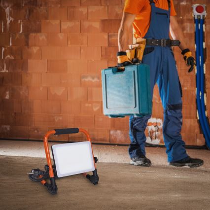 LED reflektor so stojanom LED/50W/230V 4000K IP65