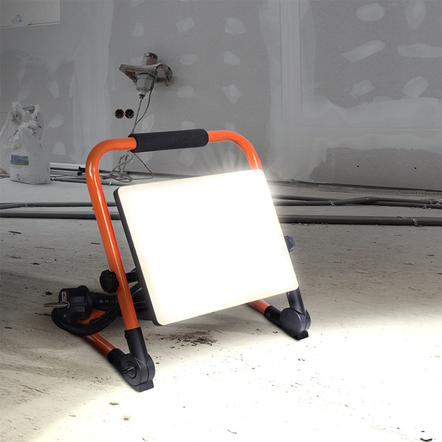 LED reflektor so stojanom LED/50W/230V 4000K IP65