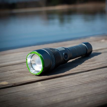 LED stmievateľná nabíjateľná baterka s funkciou powerbanky LED/30W/5V IPX7 3000 lm 4000 mAh