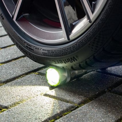 LED stmievateľná nabíjateľná baterka s funkciou powerbanky LED/30W/5V IPX7 3000 lm 4000 mAh