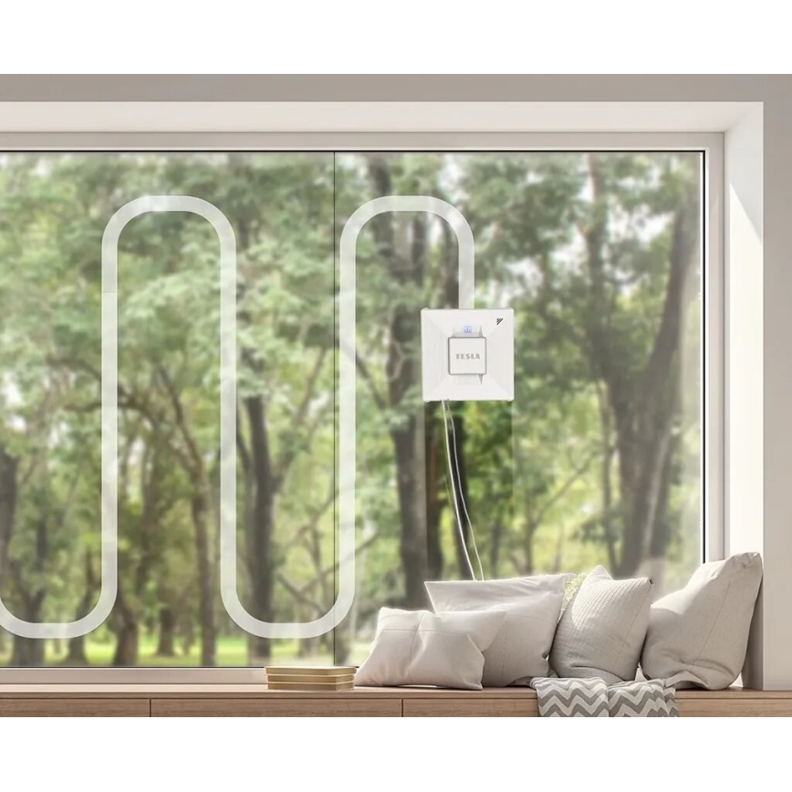 TESLA Electronics RoboStar - Inteligentný čistič okien s rozprašovaním vody 72W/230V/650 mAh Wi-Fi + diaľkové ovládanie