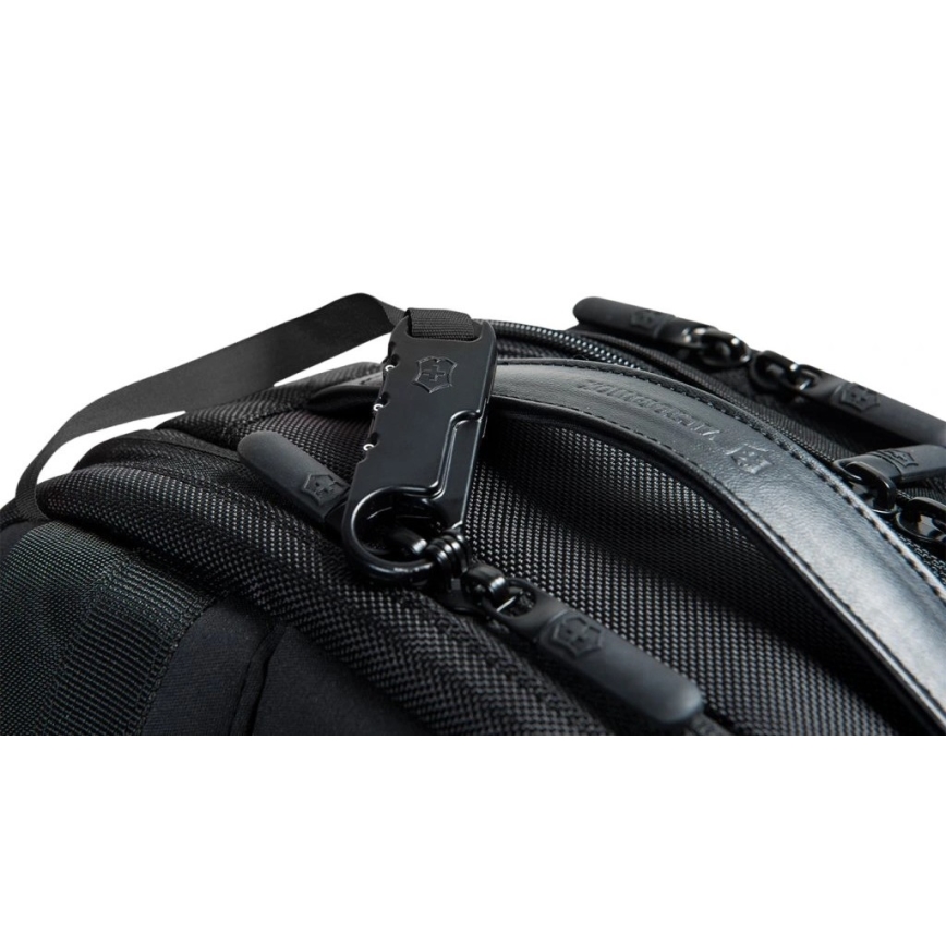 Victorinox - Batoh na notebook 15,6" Essentials 22 l čierna