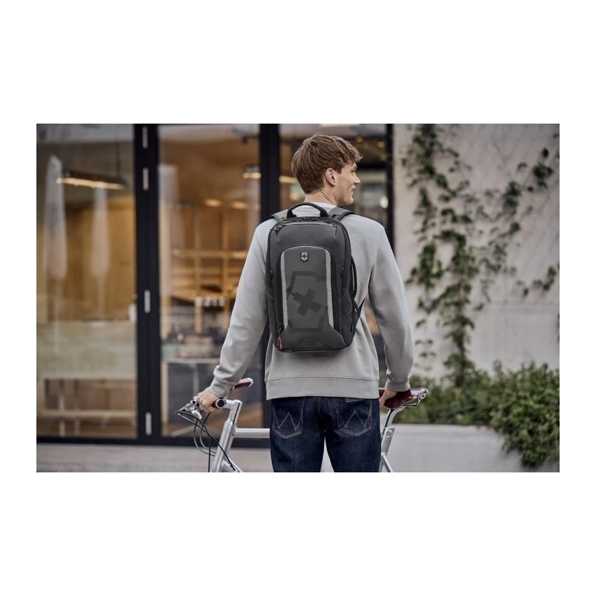 Victorinox - Rozšíriteľný batoh Touring 2.0 Traveler 33 l čierna